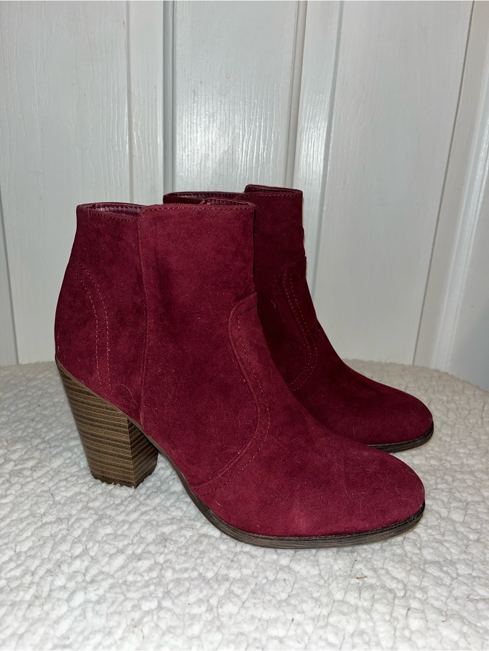 Breckelles Burgandy Wine Suede Ankle Booties with Stacked Heel NWOT